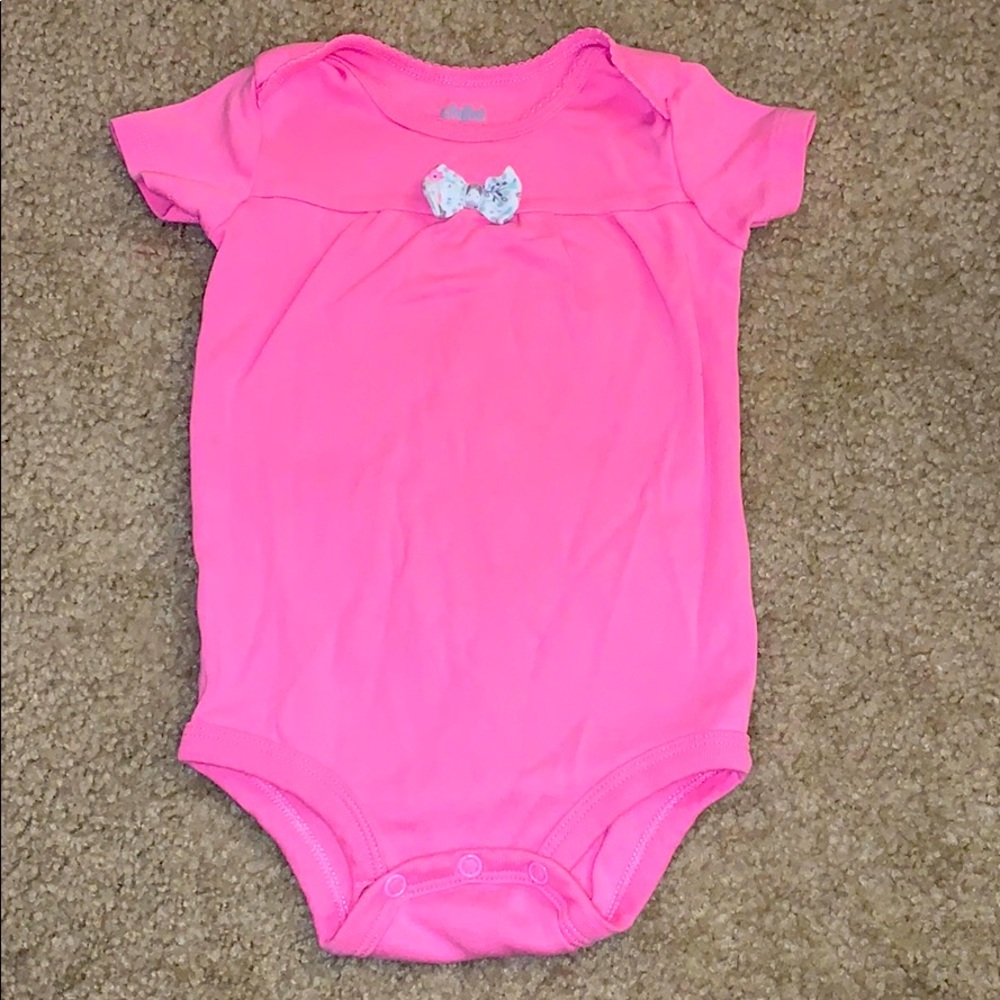 🌟10/$10🌟18 month onesie with bow 🙇‍♀️